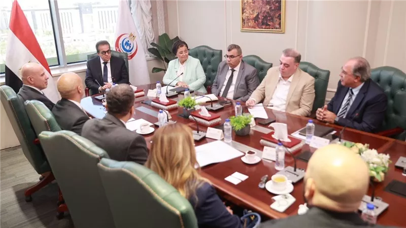 وزير الصحة يبحث مع 