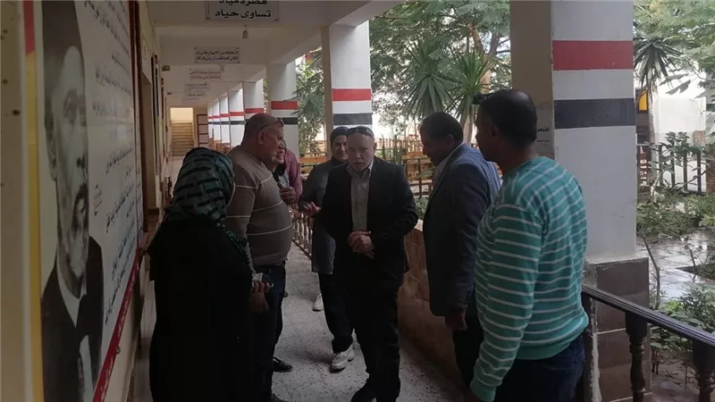 لجان دكرنس جاهزة للتصويت.. مظلات لكبار السن وإتاحة كاملة لذوي الهمم
