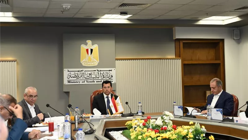 أشرف صبحي يترأس اجتماع صندوق التمويل الأهلي ويؤكد دعم الصناعة الرياضية 