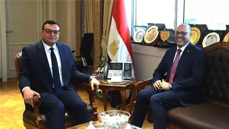 وزيرا الإسكان والعمل يبحثان تعزيز التعاون في عدد من الملفات المشتركة
