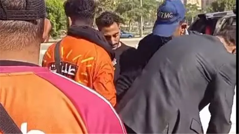 بسبب «ركنة موتوسيكل».. شاب يعتدي على عامل دليفري وسط النهار 