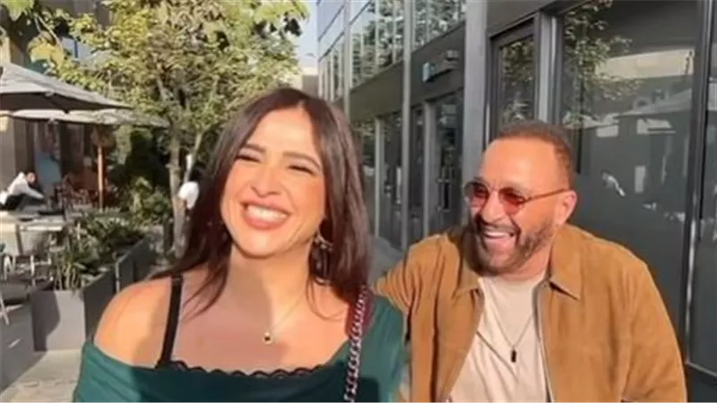 فيديو عفوي يجمع ياسمين والسقا.. وصلة رقص تشعل إنستجرام