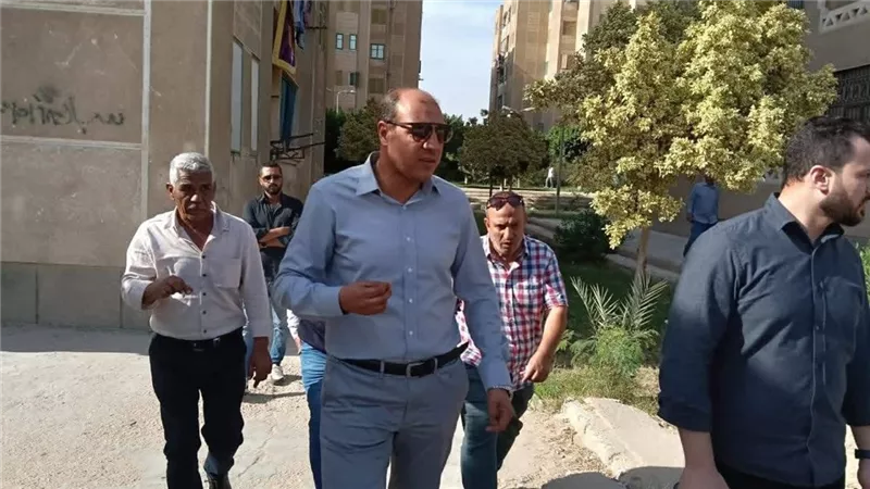 رئيس جهاز مدينة العبور يواصل الجولات التفقدية ويضبط 4 تروسيكلات مخالفة