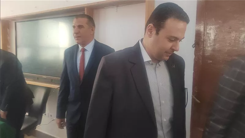 رئيس حزب العدل يتفقد اللجان الانتخابية بمدرسة سيزا نبراوى