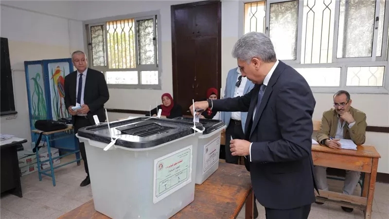 وزير السياحة والآثار بعد الإدلاء بصوته: انتخابات مجلس النواب واجب وطني