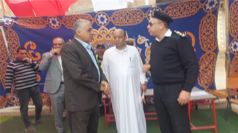 السكرتير العام المساعد بالقليوبية يتفقد لجان الإنتخابات بشبين القناطر 