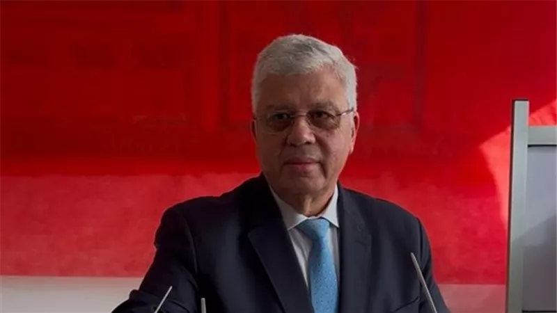 أيمن عاشور وزير التعليم العالي يدلي بصوته الانتخابي بمدرسة سيزا نبراوي
