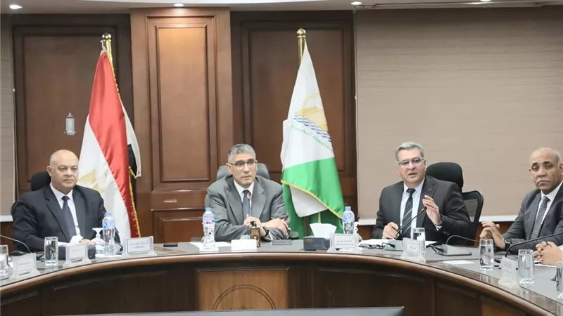 استقبال ٦٤ طلبًا من المواطنين بالعجوزة عقب الإعلان عن منظومة استبدال التوك توك
