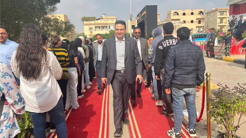النائب عبدالمنعم إمام يتفقد اللجان الانتخابية بالقاهرة الجديدة ويشيد بالتنظيم