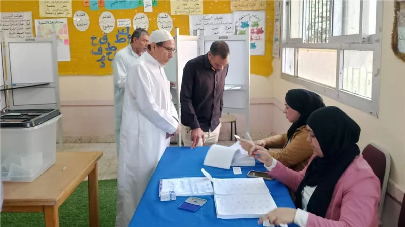 رئيس مدينة الزرقا تتابع سير انتظام العملية الانتخابية في دمياط
