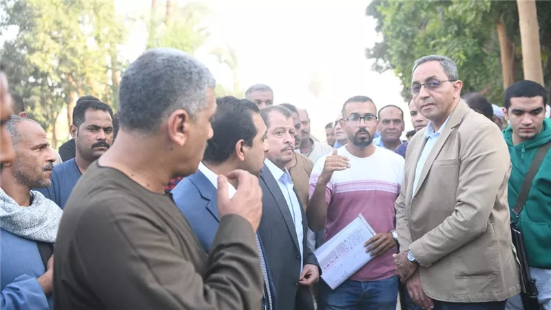 محافظ قنا يبحث مع وفد الهيئة القبطية الإنجيلية المبادرات والمشروعات التنموية