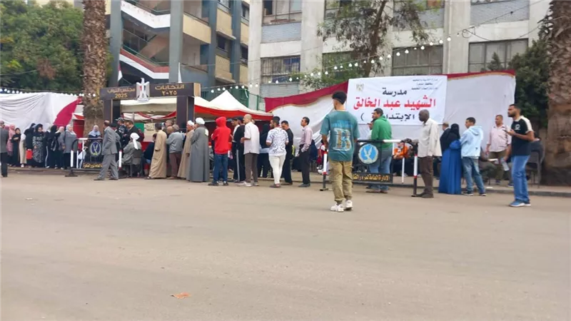 توافد الناخبين للتصويت في المرحلة الثانية من انتخابات مجلس النواب بدار السلام