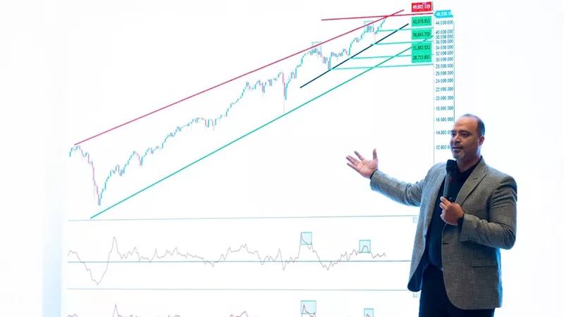 البورصة الأمريكية تمر بالهبوط الأعنف منذ إبريل.. خبير يكشف الأسباب