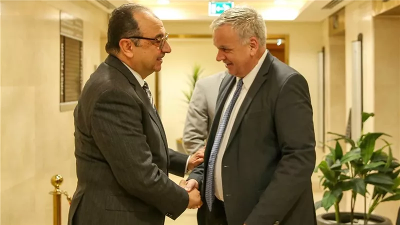وزير قطاع الأعمال العام يستقبل سفير ألمانيا لبحث تعزيز التعاون الصناعي 