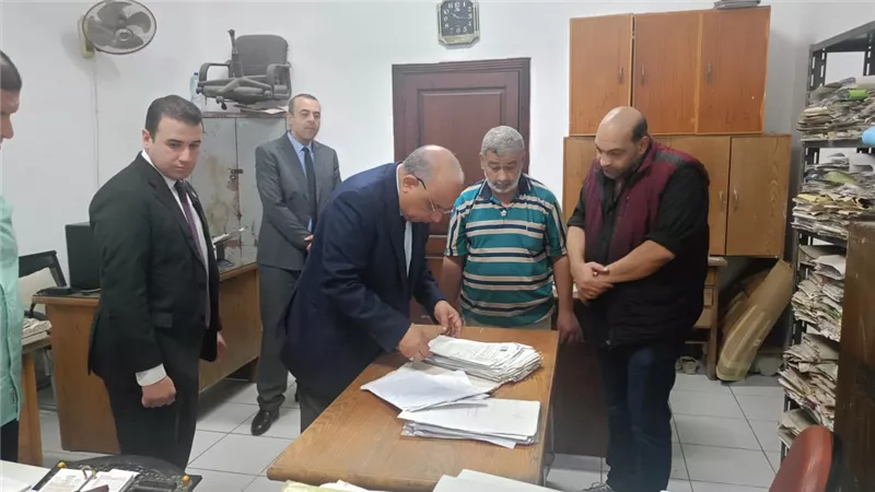 وزير الكهرباء يتفقد الإدارة العامة لإيرادات وشبكات الحلمية