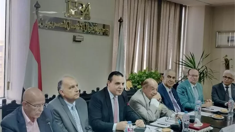 التمثيل التجاري المصري ورجال الأعمال يبحثان تصدير خدمات التطوير