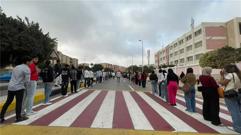 مشاركة واسعة من الوزراء وكبار المسؤولين بانتخابات النواب