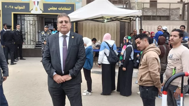 لمتابعة سير العملية الانتخابية.. طارق شكري يتفقد لجان دائرة مدينة نصر