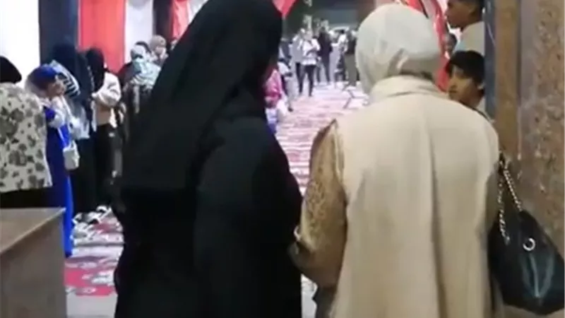  السيدات يتصدرن المشهد.. إقبال متزايد على لجنة الثانوية العسكرية بحي السويس