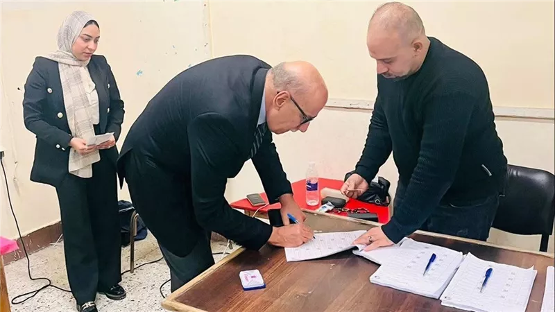 رئيس مجلس القضاء الأعلى يدلى بصوته في انتخابات مجلس النواب 2025