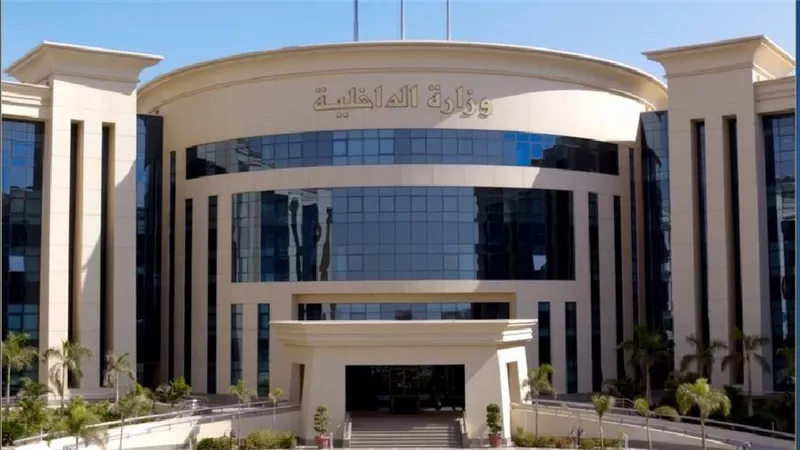 لعبة كسب التعاطف.. الحقيقة الكاملة وراء فيديو الأب المستغيث من أبنائه بالشرقية