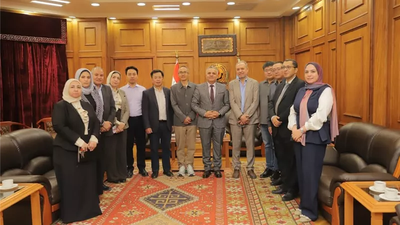 لتعزير التعاون.. وفد جامعة بكين للعلوم والتكنولوجيا – الصين يزور جامعة السويس