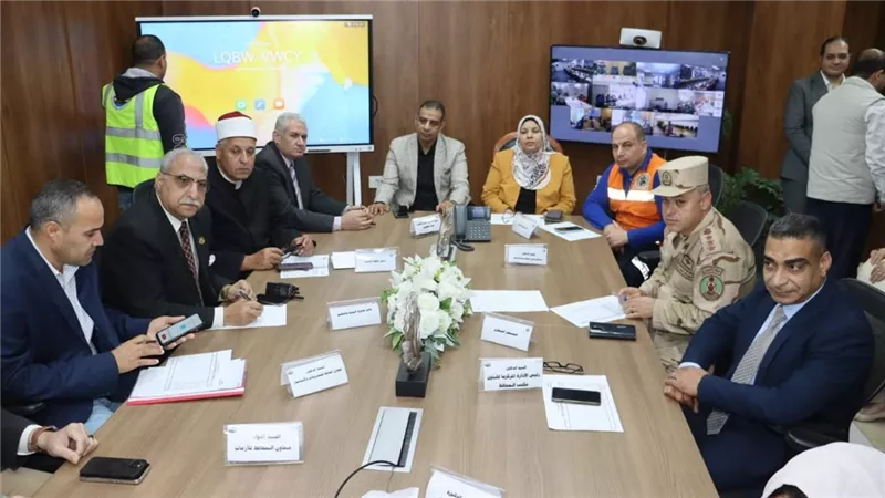 محافظ القليوبية يترأس غرفة العمليات الرئيسية لمتابعة اليوم الثاني للنواب
