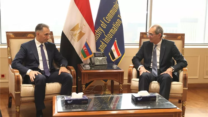 وزير الاتصالات يبحث مع وزير التنمية الرقمية الأذربيجاني التعاون بالتحول الرقمي