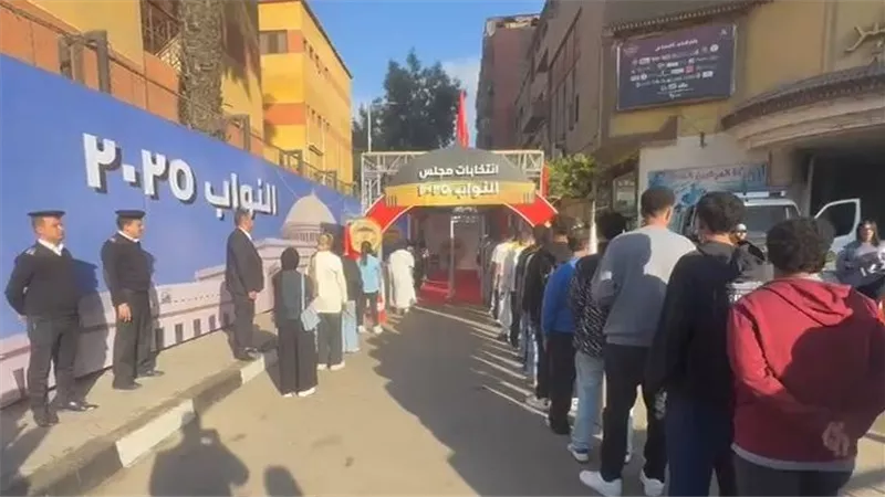  فى الساعات الاولى لفتح اللجان.. اقبال كثيف من الناخبين على لجان الأزبكية 