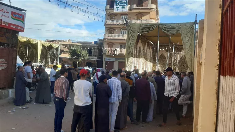 إقبال الناخبين بالدائرة الأولى بكفر الشيخ للتصويت في انتخابات مجلس النواب 