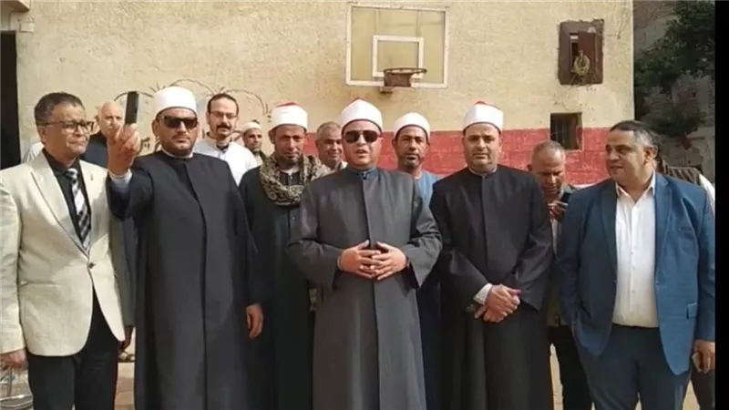وكيل وزارة الأوقاف بالشرقية يدلى بصوته بإنتخابات مجلس النواب