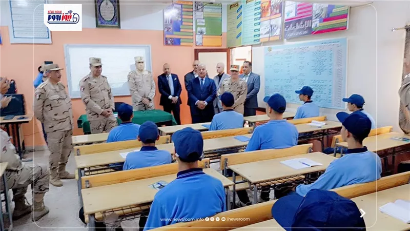 «التصدي للشائعات».. حصة تأسيس عسكري بمدرسة الفيوم الثانوية الزخرفية
