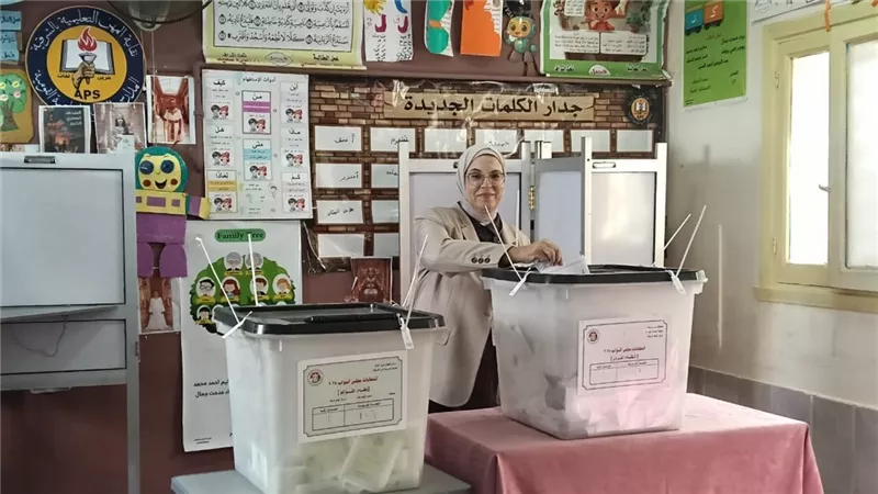 مقررة القومي للمرأة بالشرقية تدلي بصوتها في الانتخابات وتحث على مشاركة السيدات