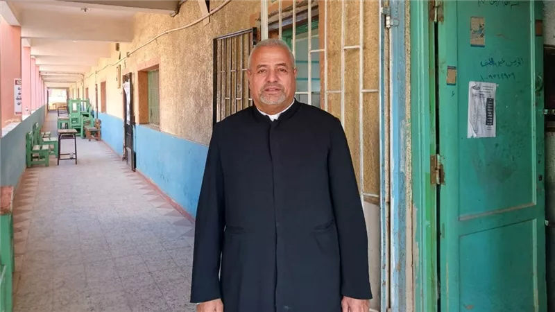راعى الطائفة الكاثوليك بالشرقية يدلى بصوته فى الانتخابات مجلس النواب