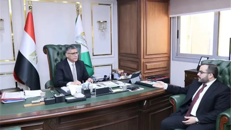محافظ الجيزة: تطويرعيادات الصف والبدرشين وروز اليوسف والبراجيل