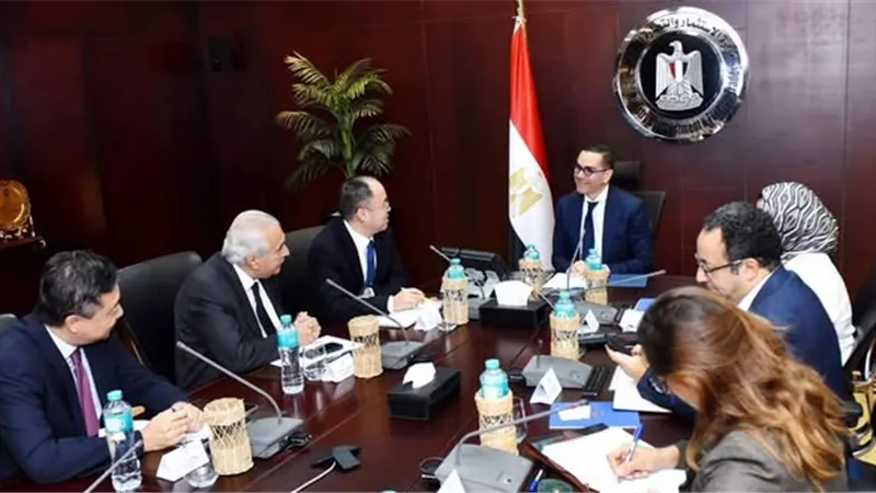 وزير الاستثمار يلتقي وفد شركة الصين الوطنية للإطارات لتعزيز الاستثمارات بمصر