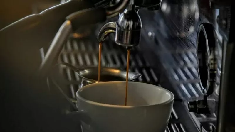 الإفراط في تناول الكافيين يؤدي إلى الإصابة بنوبة قلبية