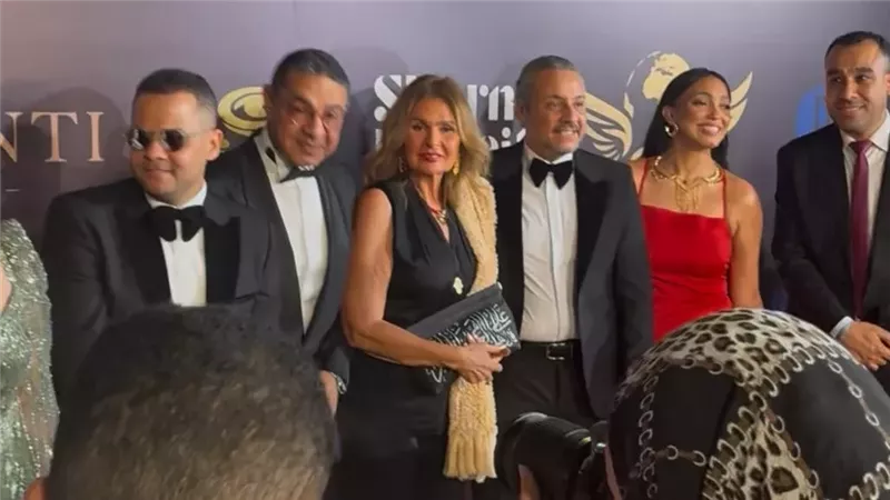 يسرا وإلهام شاهين على السجادة الحمراء لمهرجان شرم الشيخ الدولي |صور