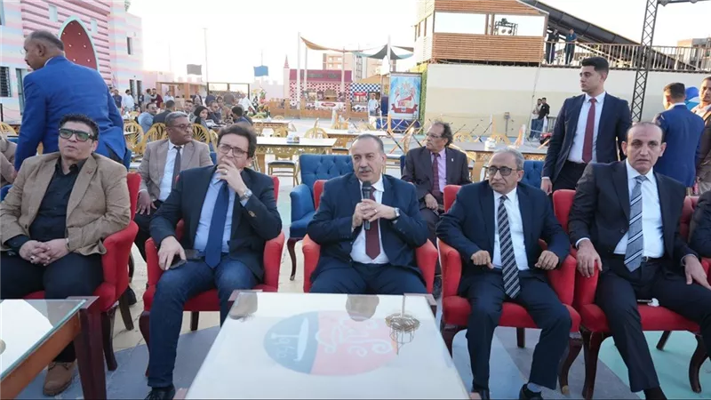 محافظ أسيوط ووزير الثقافة يشهدان حفل الفنون الشعبية في «فوفوزيلا بارك»