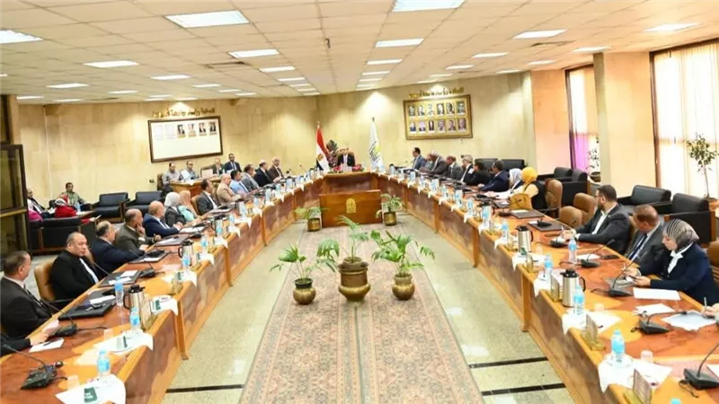 جامعة أسيوط تحتفل بالإنجازات الوطنية في اجتماعها الدوري