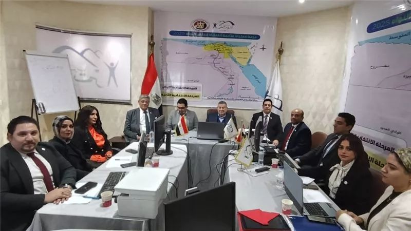 رئيس “المؤتمر” يحضر اليوم الأخير لانتخابات المرحلة الثانية بغرفة عمليات الحزب
