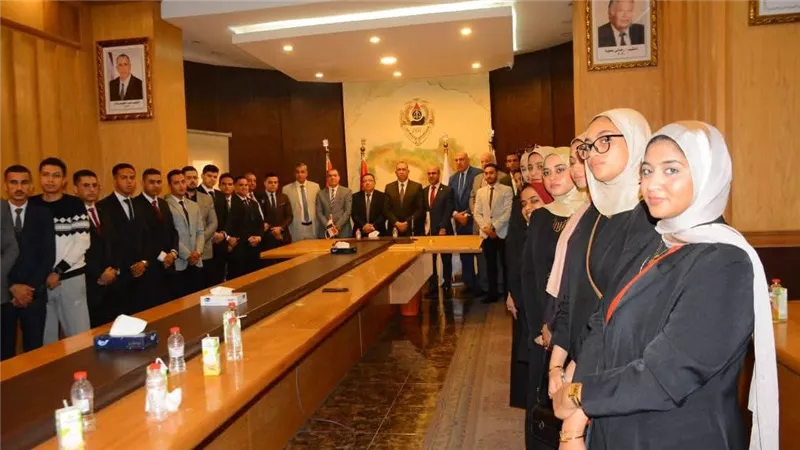 كلية الحقوق بأسيوط تربط بين التراث الحضاري والتدريب القانوني في رحلة تعليمية 