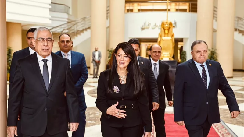 خدمات النيابة العامة بدون طوابير.. إطلاق 17 وحدة متنقلة لتقديم الخدمات للمواطن
