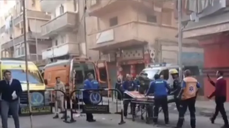 إنقاذ 5 أشخاص وإصابة 3 آخرين جراء انهيار جزئي لعقار بالإسكندرية