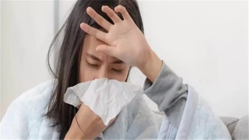 الصحة تحسم الأمر: أعراض البرد المنتشرة ناتجة عن الإنفلونزا أم فيروس جديد؟