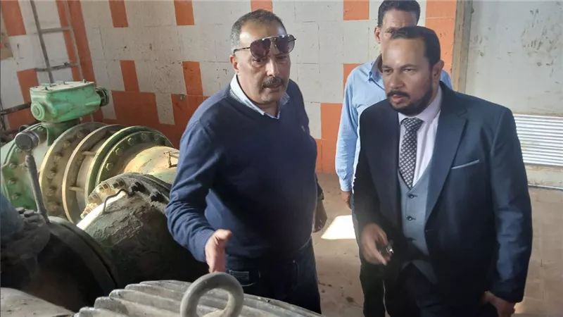 رئيس شركة مياه القناة يتابع سير العمل بالمحطات وخطط مواجهة الأمطار