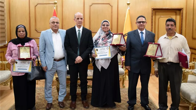 تقدير العطاء الأكاديمي والإداري.. جامعة بني سويف تحتفل بمتقاعدي نوفمبر