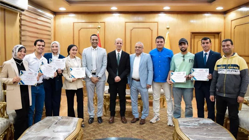 تكريم الطلاب الفائزين بمسابقة الطالب المثالي بجامعة بنى سويف