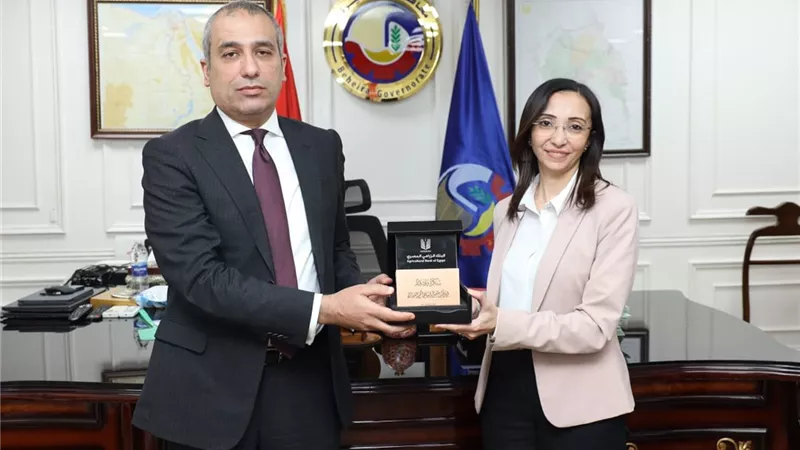 رئيس البنك الزراعي ومحافظ البحيرة يستعرضان برامج تمويل صغار المزارعين  