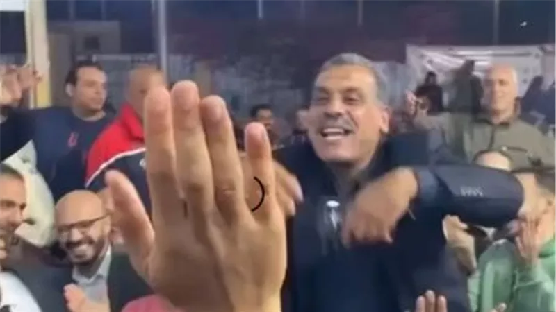 وراحت فلوسك يا صابر.. نبيل أبووردة يشعل حماس المنصورة قبل الإعادة